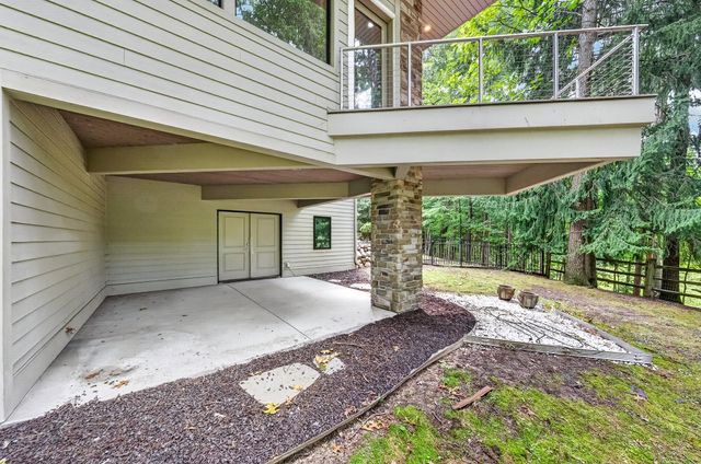 2246 Shelter Pointe Drive, Kalamazoo, MI 49008