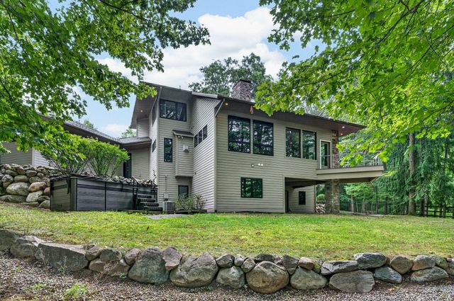 2246 Shelter Pointe Drive, Kalamazoo, MI 49008