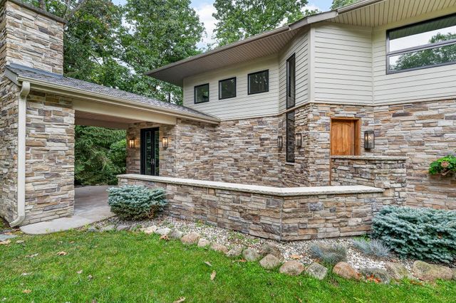 2246 Shelter Pointe Drive, Kalamazoo, MI 49008