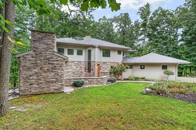 2246 Shelter Pointe Drive, Kalamazoo, MI 49008