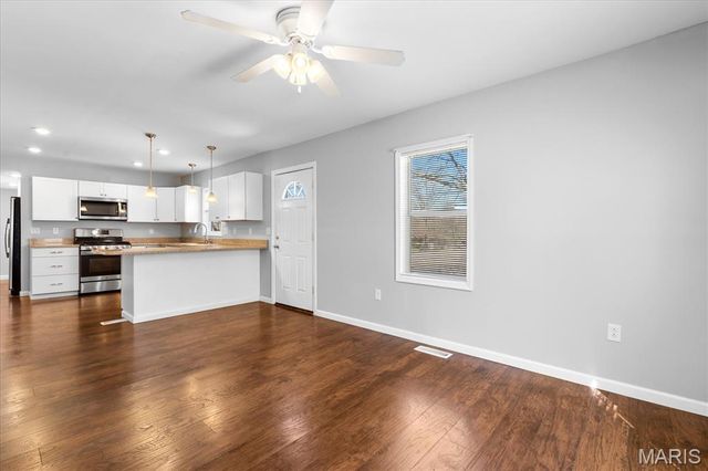 6100 N Belt W, Belleville, IL 62223