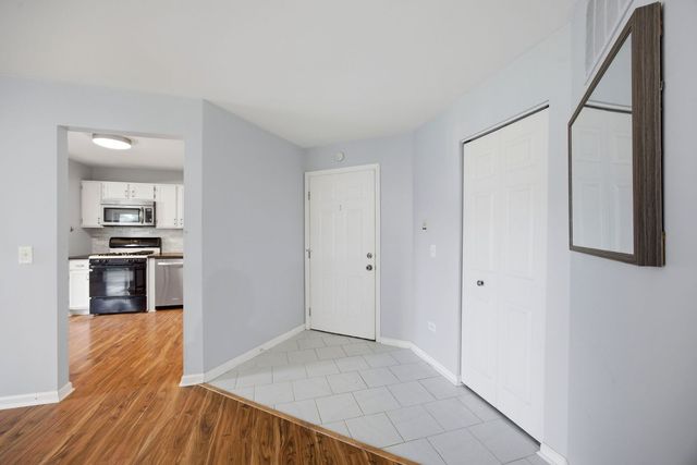 66 Beechmont Court Z1, Schaumburg, IL 60193