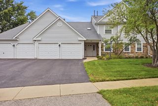 66 Beechmont Court Z1, Schaumburg, IL 60193