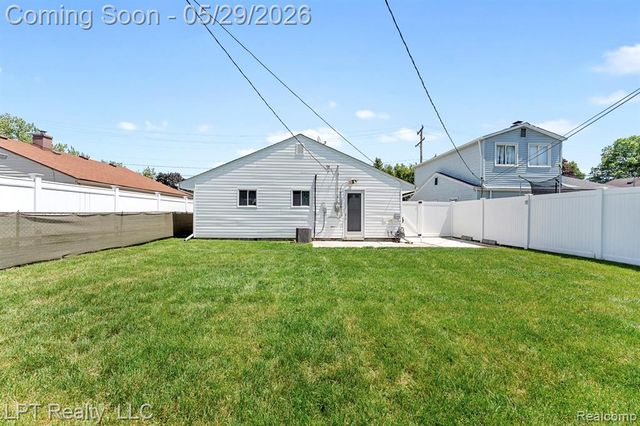 8032 Clippert Street, Taylor, MI 48180