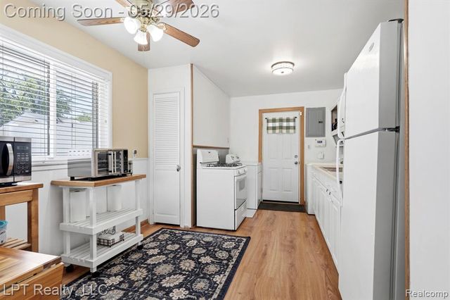 8032 Clippert Street, Taylor, MI 48180