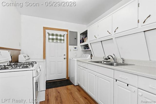 8032 Clippert Street, Taylor, MI 48180