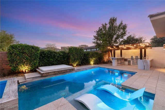 38 Moonfire Drive, Las Vegas, NV 89135