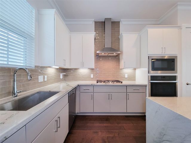 845 Fisher Street E, Houston, TX 77018