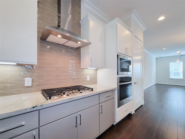 845 Fisher Street E, Houston, TX 77018