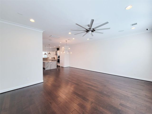 845 Fisher Street E, Houston, TX 77018