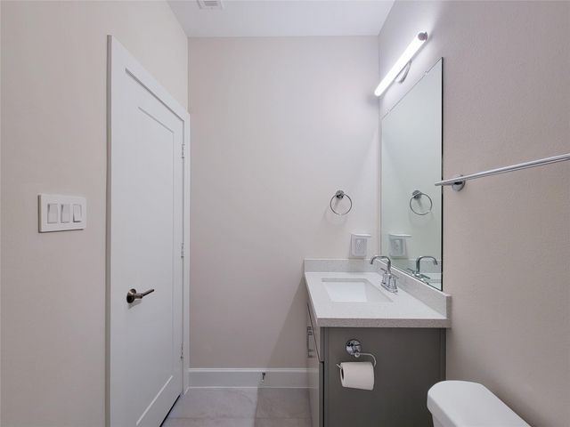 845 Fisher Street E, Houston, TX 77018