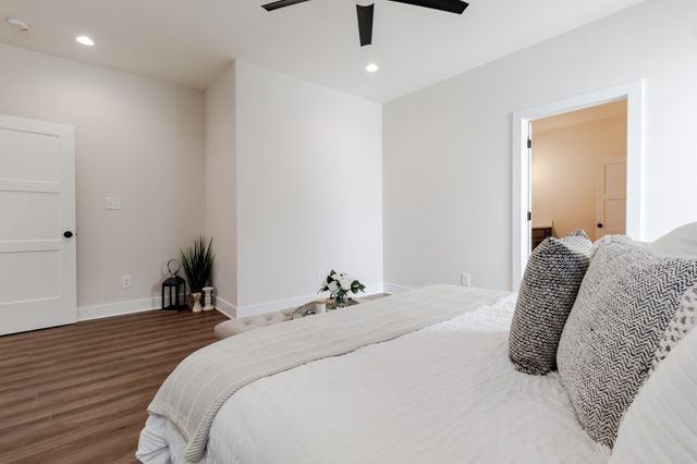 329 Augusta Ave, Pleasant View, TN 37146