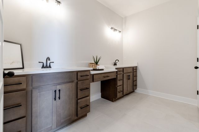 329 Augusta Ave, Pleasant View, TN 37146