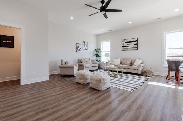 329 Augusta Ave, Pleasant View, TN 37146