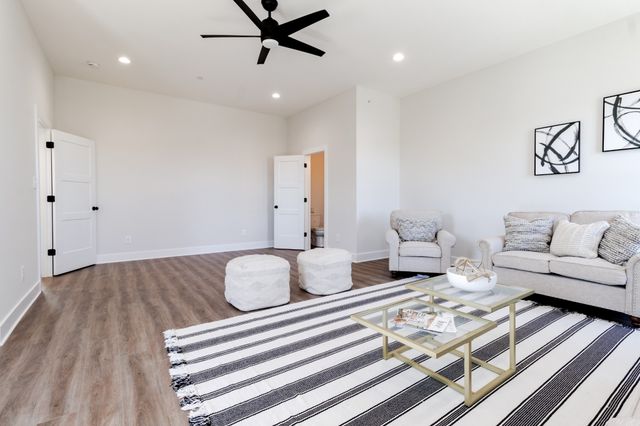 329 Augusta Ave, Pleasant View, TN 37146