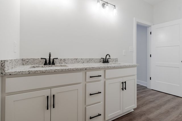 329 Augusta Ave, Pleasant View, TN 37146