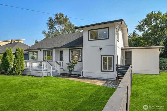 305 NW 7th Street, Renton, WA 98057
