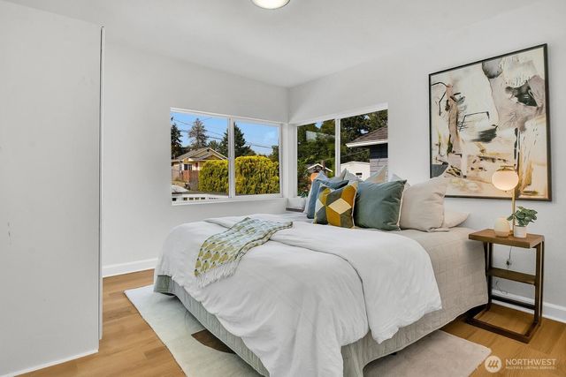 305 NW 7th Street, Renton, WA 98057