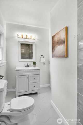 305 NW 7th Street, Renton, WA 98057