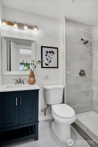 305 NW 7th Street, Renton, WA 98057