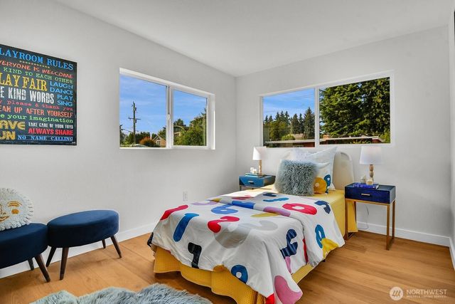 305 NW 7th Street, Renton, WA 98057
