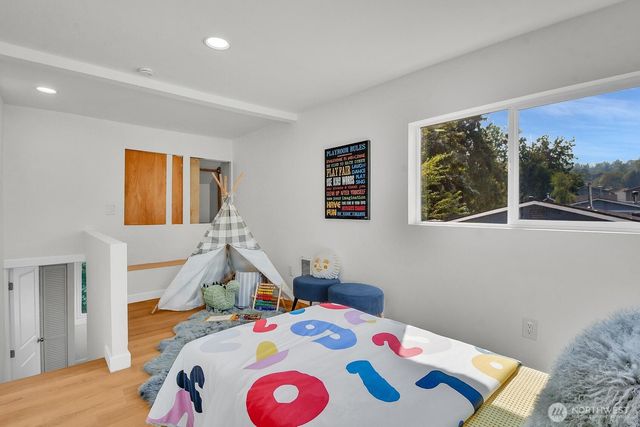 305 NW 7th Street, Renton, WA 98057