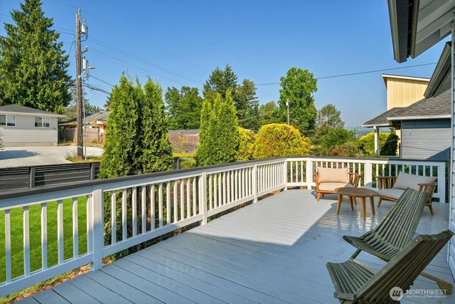 305 NW 7th Street, Renton, WA 98057