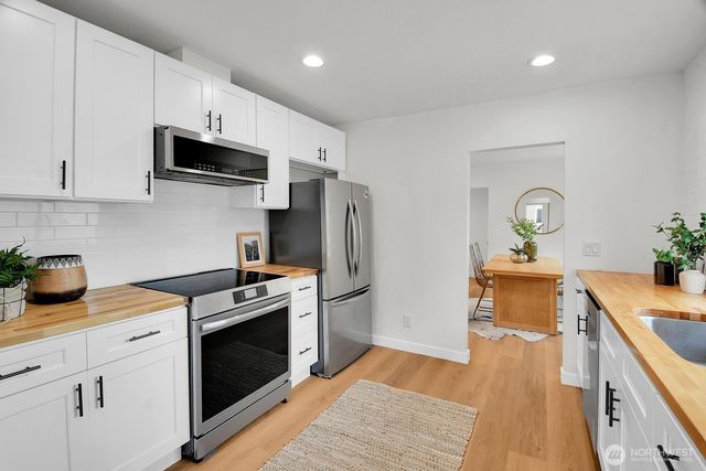 305 NW 7th Street, Renton, WA 98057