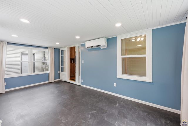 1215 SW Collins AVE, Topeka, KS 66604