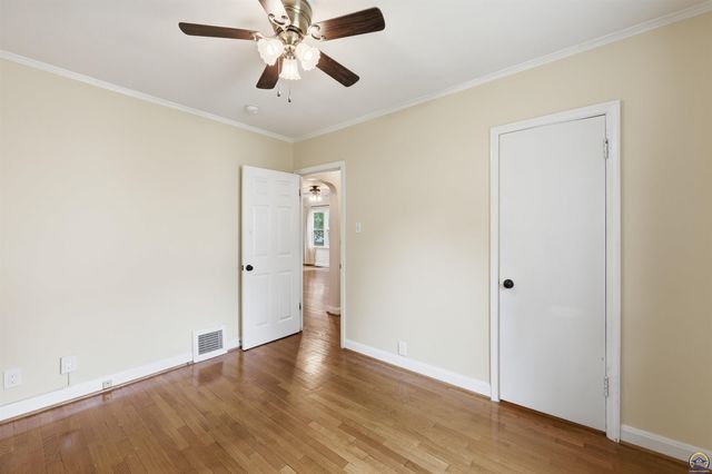 1215 SW Collins AVE, Topeka, KS 66604