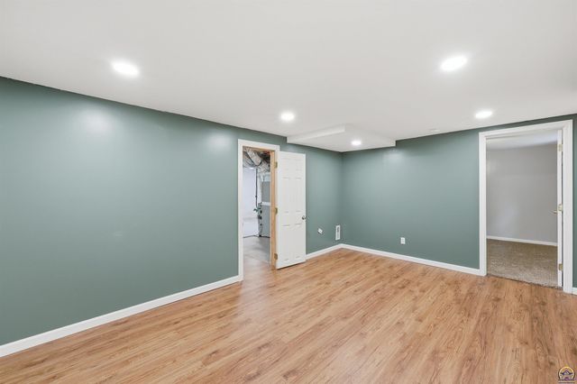 1215 SW Collins AVE, Topeka, KS 66604