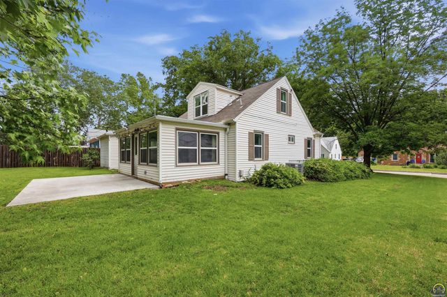 1215 SW Collins AVE, Topeka, KS 66604