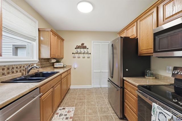 1215 SW Collins AVE, Topeka, KS 66604