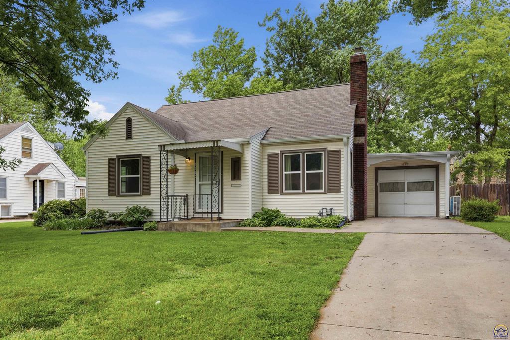 1215 SW Collins AVE, Topeka, KS 66604