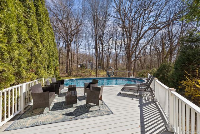 198 Pidgeon Hill Road, South Huntington, NY 11746