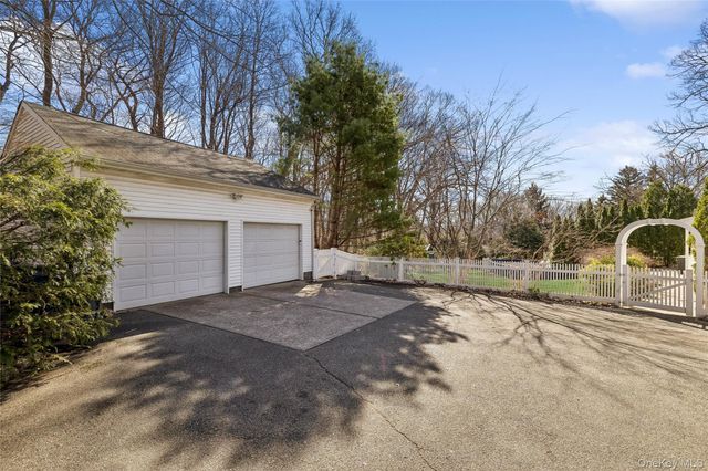 198 Pidgeon Hill Road, South Huntington, NY 11746
