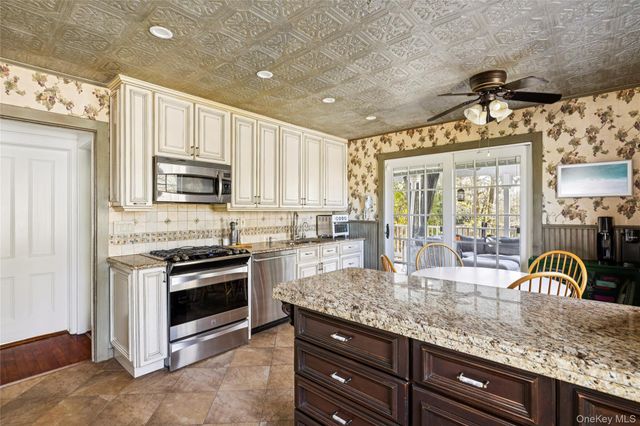 198 Pidgeon Hill Road, South Huntington, NY 11746