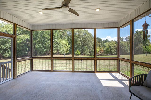1125 Honeysuckle Street, Lowell, AR 72745