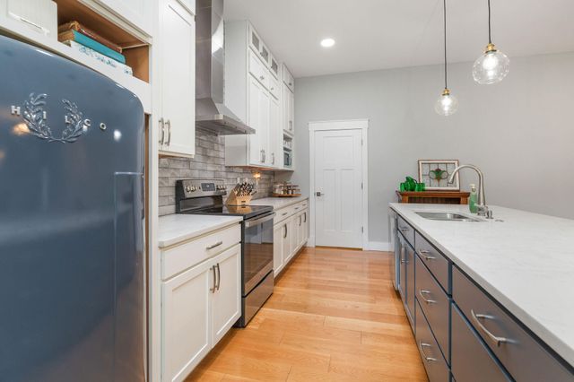 1125 Honeysuckle Street, Lowell, AR 72745