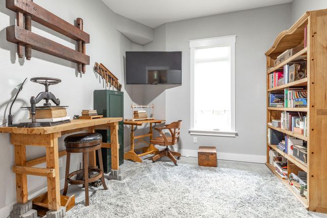1125 Honeysuckle Street, Lowell, AR 72745