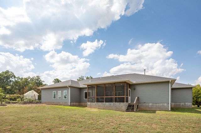 1125 Honeysuckle Street, Lowell, AR 72745