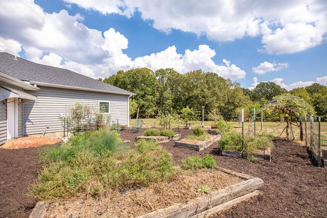 1125 Honeysuckle Street, Lowell, AR 72745