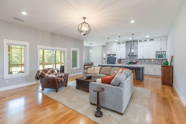 1125 Honeysuckle Street, Lowell, AR 72745