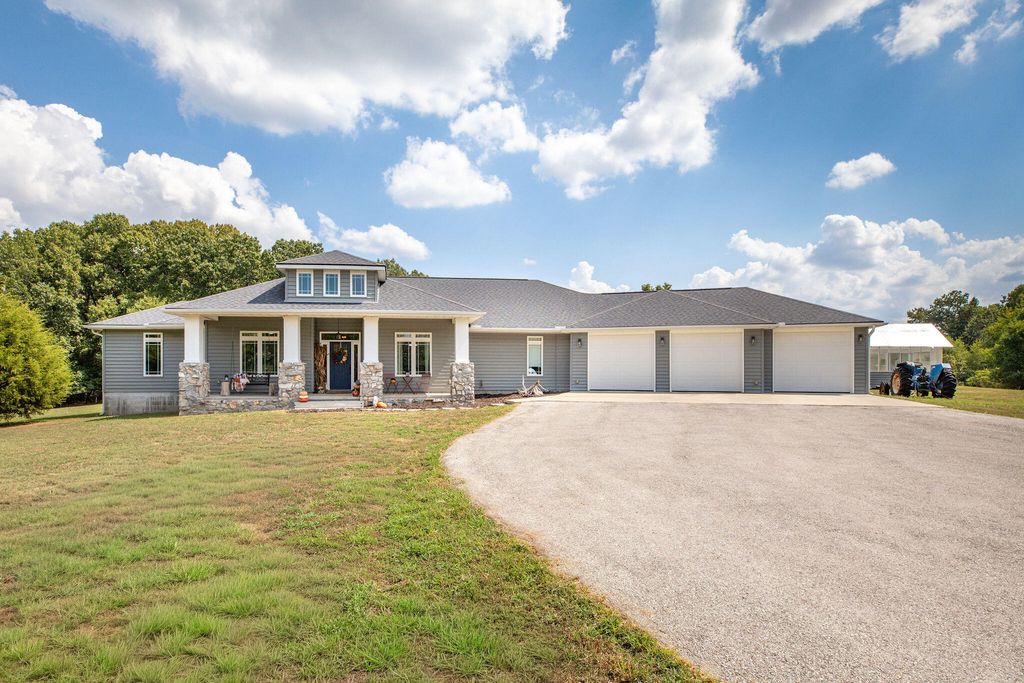 1125 Honeysuckle Street, Lowell, AR 72745
