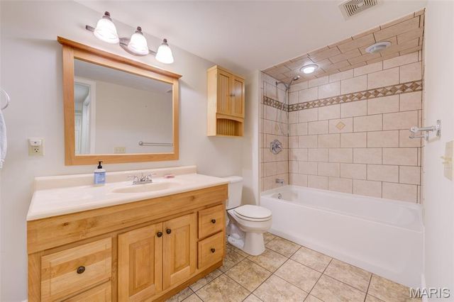 2127 Gladiator Drive, Fenton, MO 63026