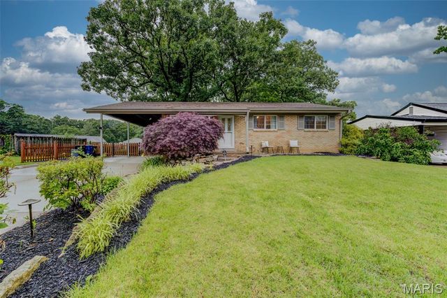2127 Gladiator Drive, Fenton, MO 63026