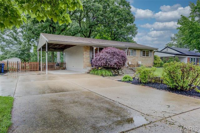 2127 Gladiator Drive, Fenton, MO 63026