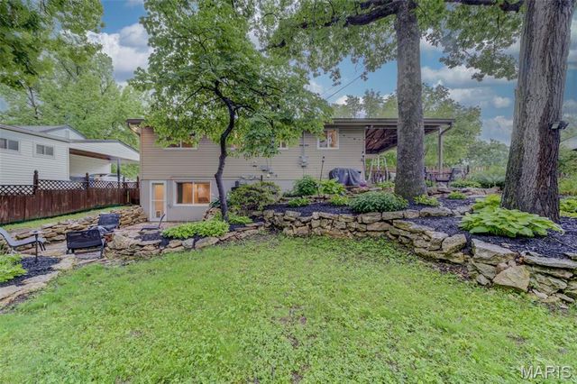2127 Gladiator Drive, Fenton, MO 63026