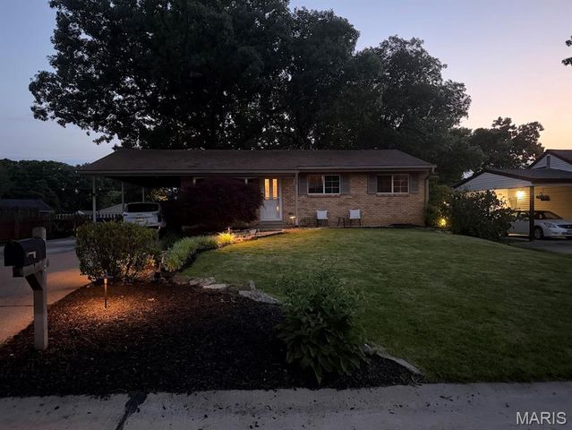 2127 Gladiator Drive, Fenton, MO 63026