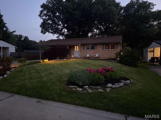 2127 Gladiator Drive, Fenton, MO 63026